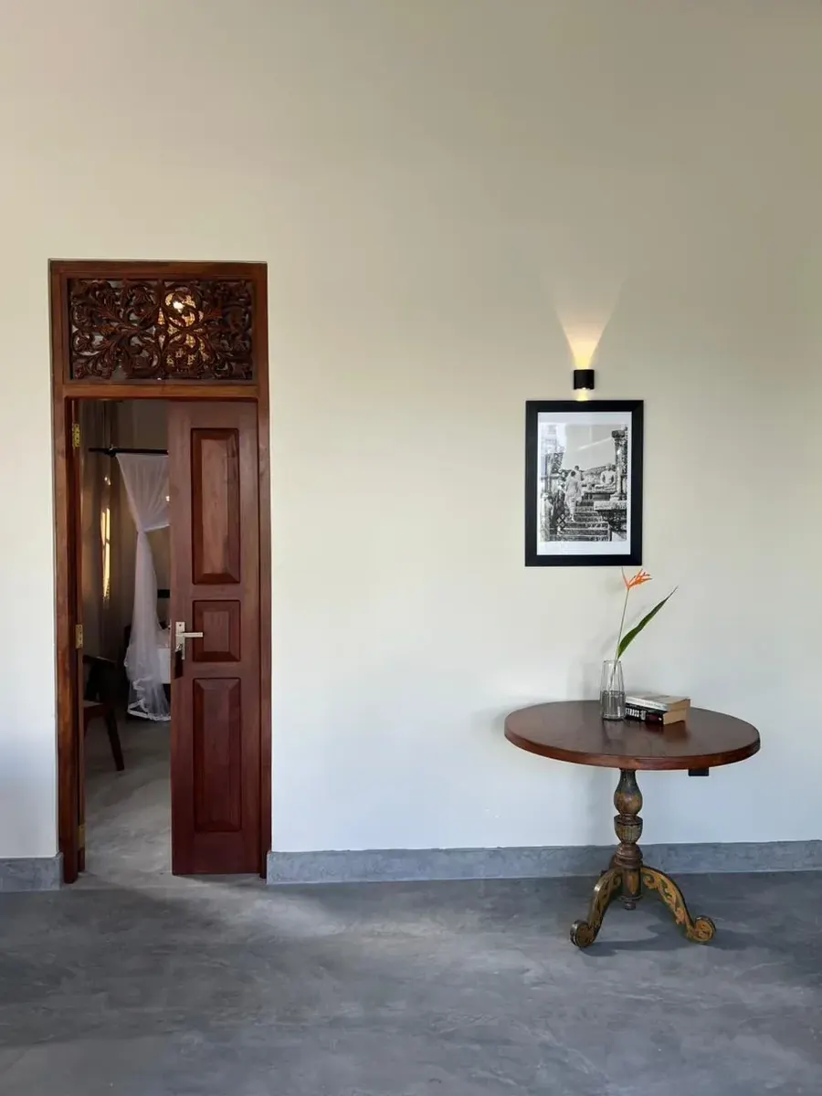 Calm Aruna entrance